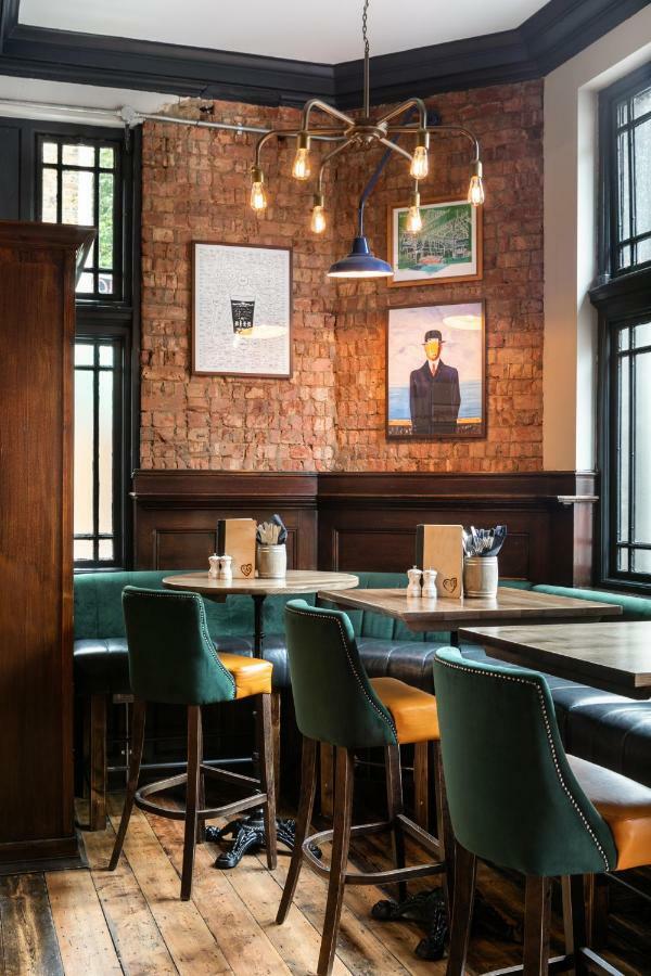 Publove @ The Rose & Crown London Bagian luar foto