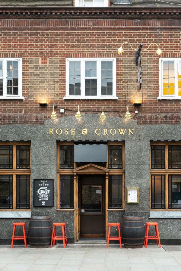 Publove @ The Rose & Crown Hostel London Bagian luar foto